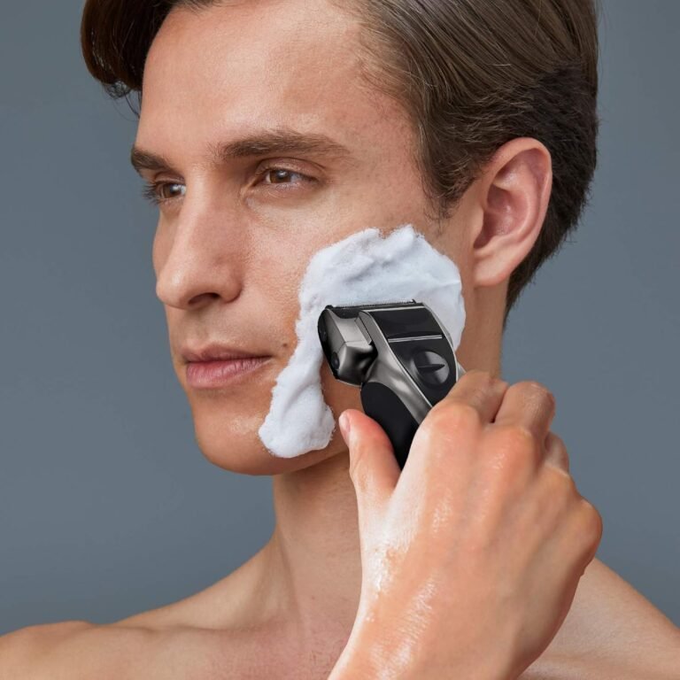 Panasonic ES-RW33-H503 Nass-/Trockenrasierer - Inklusive Ladestation, 2-fach Scherkopf - Wet & Dry Silber - Rasur für Nass- und Trockenanwendungen - Hochwertiger Rasierapparat - Rasierer für Herren - Entdecken Sie die neueste Technologie für Ihre tägliche Rasur - Jetzt zum besten Preis erhältlich.