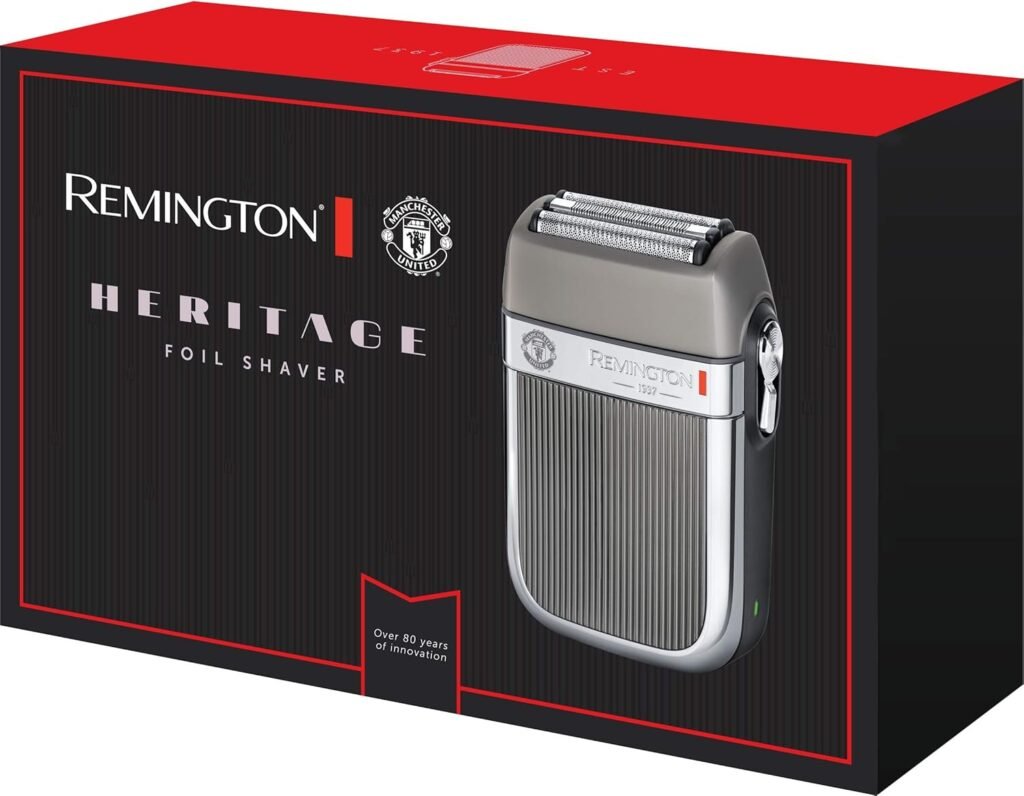 Retro Manchester United Edition Elektrorasierer HF9050 von Remington - Trockenrasierer mit Präzisionstrimmer und LED-Display, abwaschbar und mit Lithium-Batteriebetrieb. Ideal für eine gründliche Rasur.