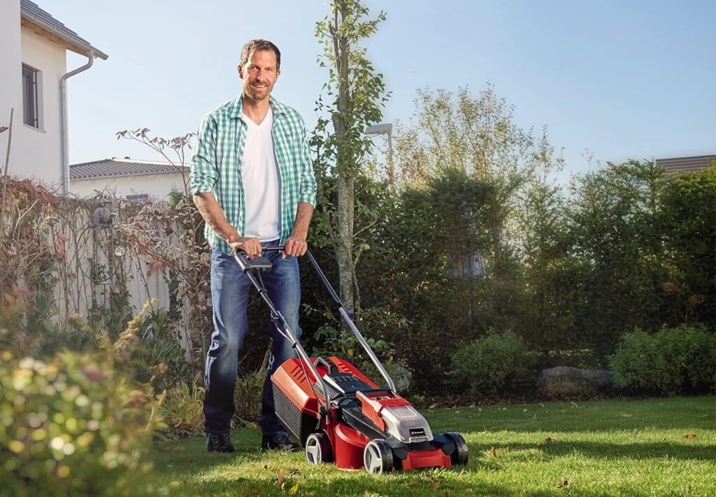 Einhell City Akku-Rasenmäher GE-CM 18/30 Li Kit Power X-Change - Cortacésped a batería de 18V con 30 cm de ancho de corte. Ideal para jardines de hasta 150 m². Incluye batería de 3,0 Ah y cargador. Ajustable a alturas de corte de 30-70 mm. ¡Compra ya el tuyo!