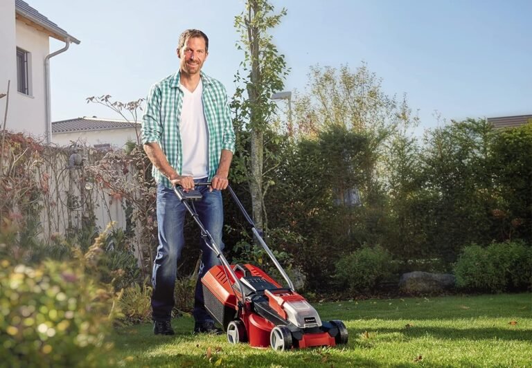 Einhell City Akku-Rasenmäher GE-CM 18/30 Li Kit Power X-Change - Cortacésped a batería de 18V con 30 cm de ancho de corte. Ideal para jardines de hasta 150 m². Incluye batería de 3,0 Ah y cargador. Ajustable a alturas de corte de 30-70 mm. ¡Compra ya el tuyo!